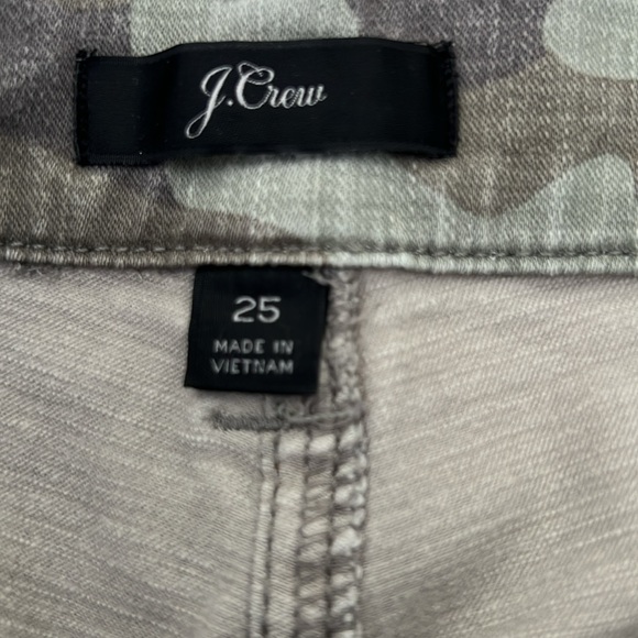 J Crew Cropped Cargo Camo Pants - Picture 4 of 7